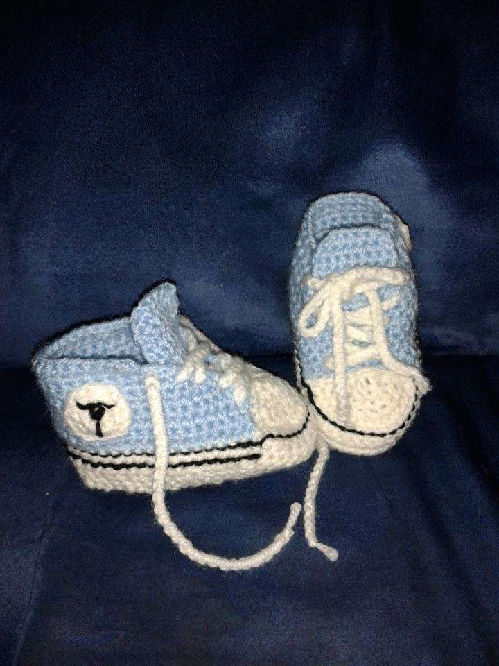 Gehaakte babyschoenen allstars blauw